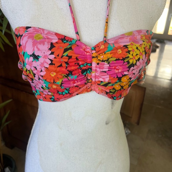 Shade & Shore Pink and Blue Bikini Top with Sweetheart Neckline - Picture 4 of 9